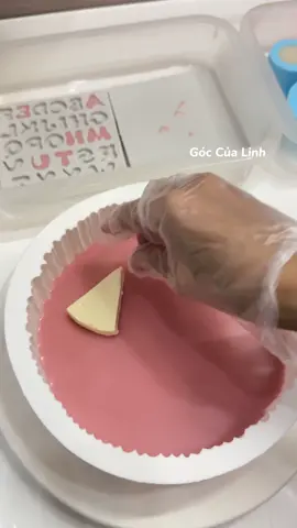 1 chiếc bánh sinh nhật rau câu làm từ hoa socola piping gel ạ 💐💗 #banhsinhnhat #fyp #xh #socola #pipinggel 