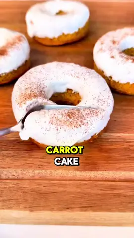 💥Gogoși Carrot Cake! Reteta 👇🦾 Urmărește @bogdantirziu.retete.sanatoase pentru rețete sănătoase zilnic! ▪ Ingrediente: -150 gr morcov; -2 ouă; -100 gr făină de ovăz (ovăz măcinat); -4 gr praf de copt; -50 gr curmale sau 2 banane super coapte ; (poți folosi și 50 gr sirop arțar) -4 gr scorțișoară; ▪ Mod de preparare: 1️⃣ Coci pentru 20 min la 180 grade sau 16 min air frier; 2️⃣ Folosești ca topping iaurt grecesc și puțină scorțișoară; Poftă bună ! 📲Dacă ți-a plăcut rețeta, apasă SAVE ca să nu o pierzi și dă SHARE/REPOST – poate fi exact inspirația de care are nevoie un prieten #stildeviatasanatos #dieta #slabire #retete #nutritionist 