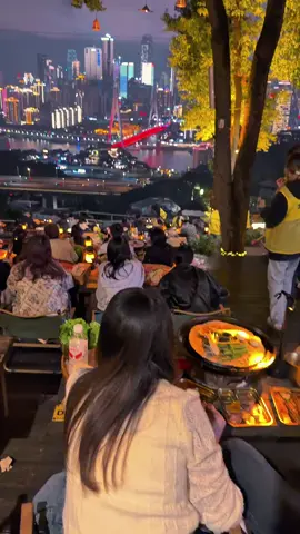 Best Rooftop Bar in Chicago 😍  #chicago #downtown #chicagodowntown #rooftop #usa    Chicago, travel Chicago, winter road trip in Chicago, scenic city winter drive, snow drive, Trump International Hotel & Tower Chicago, London House Chicago