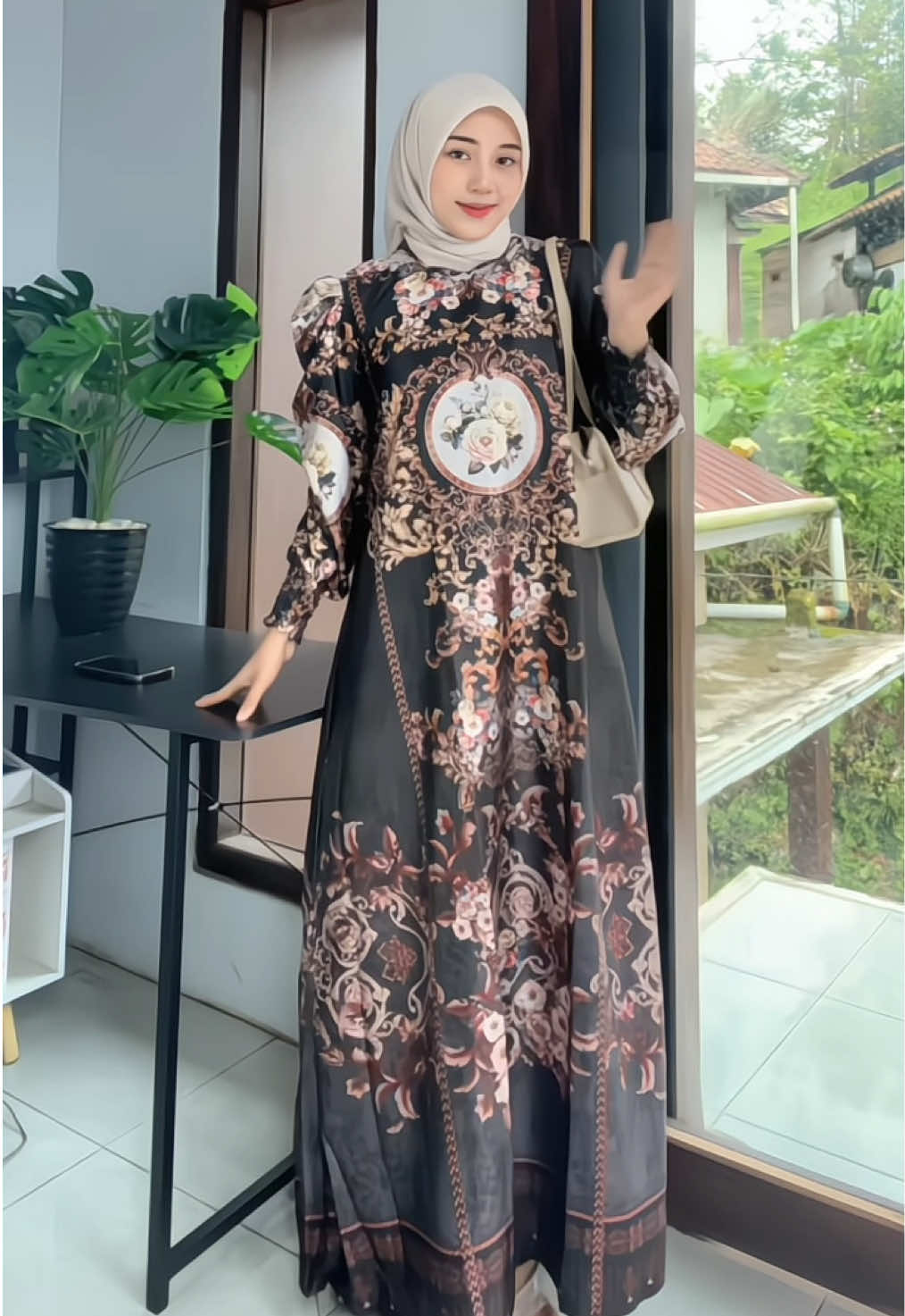 Mulai cari outfit lebaran dari sekarang mumpung masih murceee 🤪 #gamis #outfitlebaran #gamislebaran #maxi #ootdhijab 