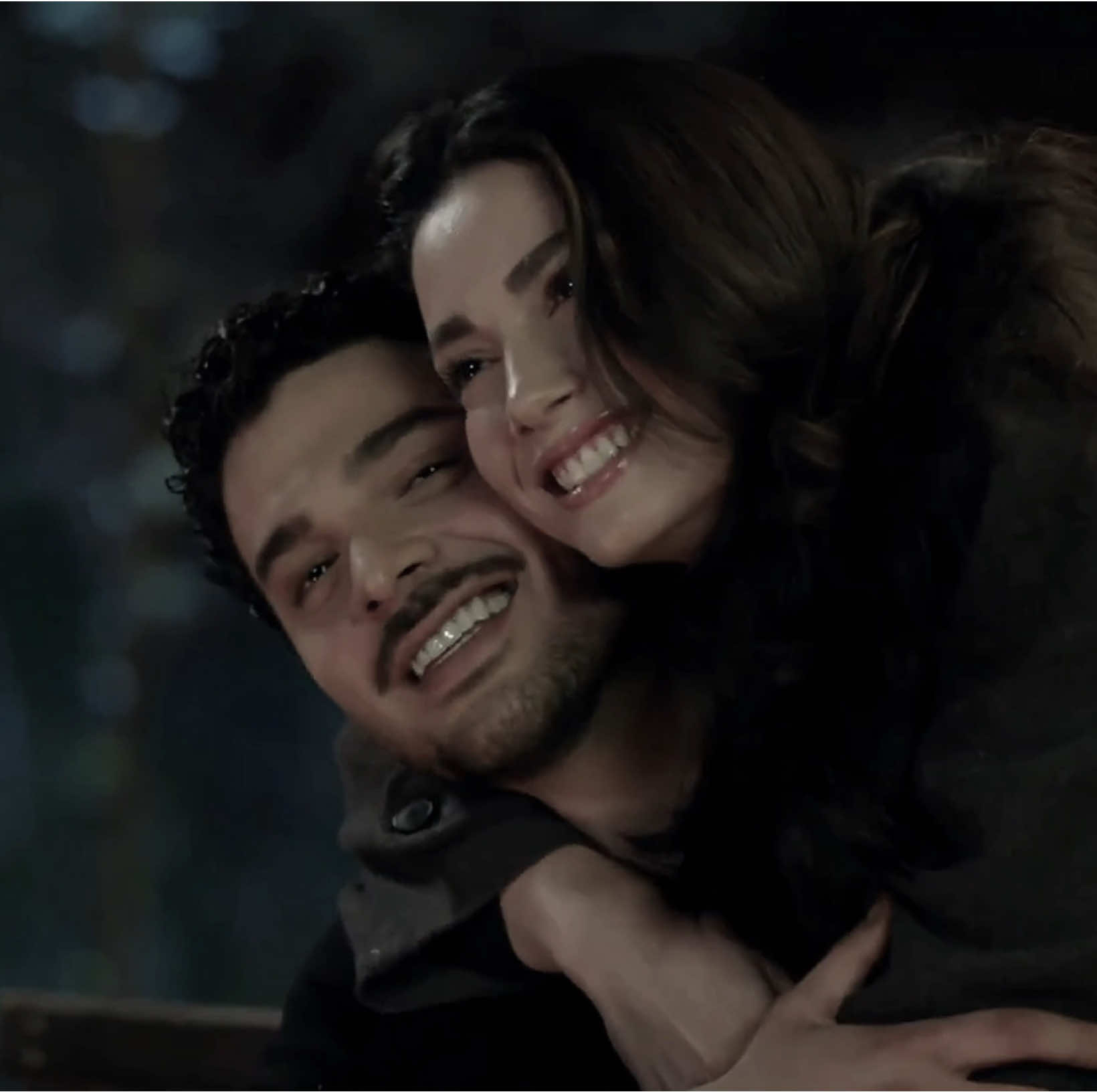 المشهد حنوون😢😢#gozlerikaradeniz #halitözgürsarı #explore #عيناك_كالبحر_الاسود #özgeyağız @Gözleri KaraDeniz 