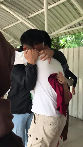 Perpisahan paling menyakitkan adalah perpisahan untuk masa depan🥹 sehat sehat kakak❤️‍🩹