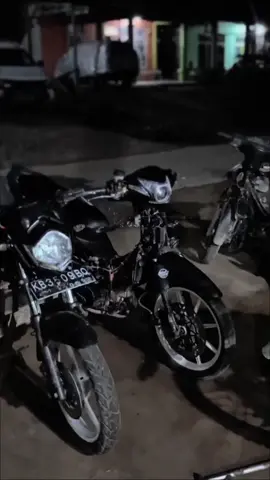 Garasi kelvin 13 🤪#fypp #ikuttrend #vixsionmodifikasi #revoracing#@rio_ojak_ 