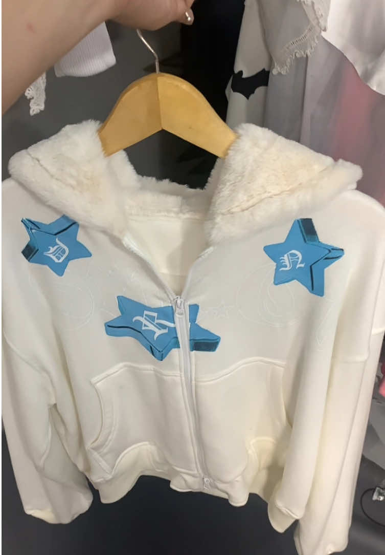 100rb se kece ini cees 🦋 #fyp #viral #kaosmurah #kaosmurah #hoodiekece 