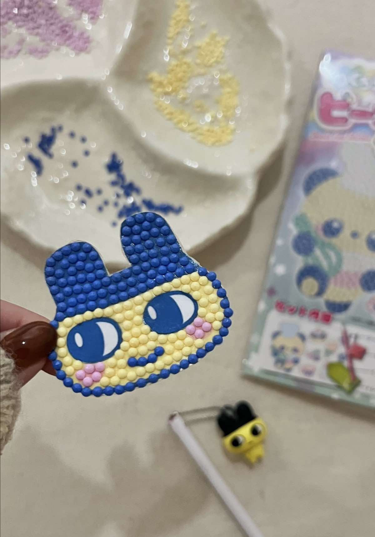 100均 ダイソーのアートビーズを使って、、、、たまごっちステッカー作ってみた！📖✨ #シール  #diamondart  #たまごっち  #シール帳  #100均 