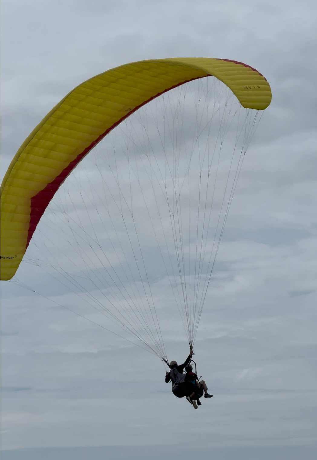 Reservasi bisa hubungi admin ya!🙌🏻 #paralayang #paralayangkemuning #wisatatawangmangu #wisatakaranganyar #wisatakemuning 