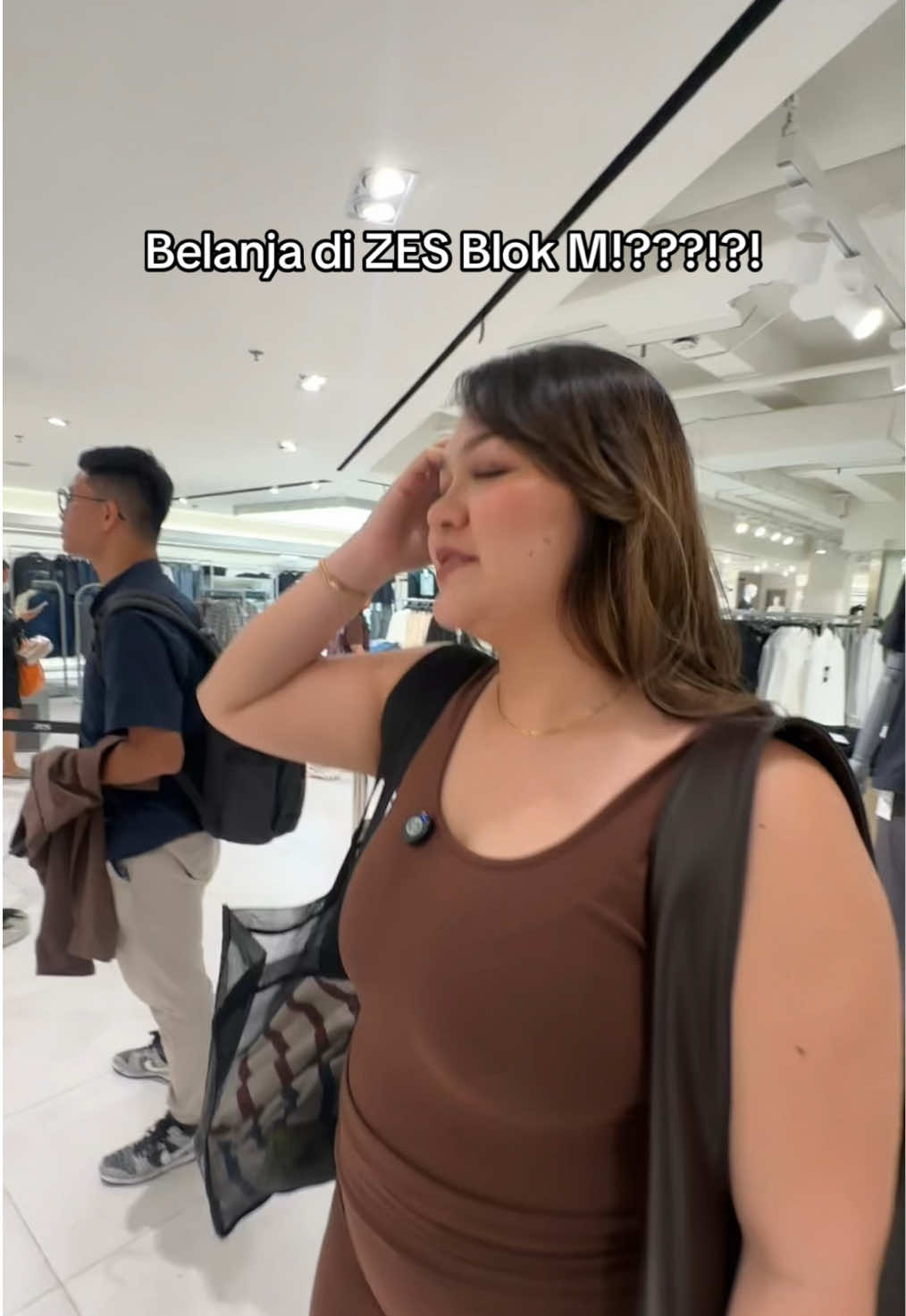 Akhirnya sempet mampir ke toko ini yang dr kmrn seliweran di FYP gueeh! surprisingly harganya bnrn affordable. Harganya kayak belanja online, tapi experience offline!!  #BlokM #shopping #haulbajubigsizre