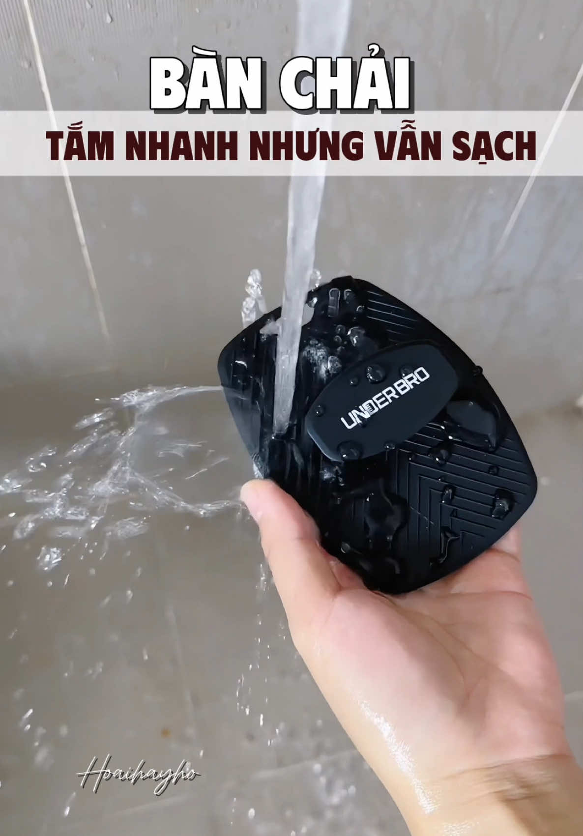 Trời lạnh chỉ muốn tắm nhanh nhanh chóng chóng nhưng mà vẫn sạch thì mình dùng e này nha.  #banchaitam #banchaitamunderbro #tamgoi #giadungtienich #meebemon 