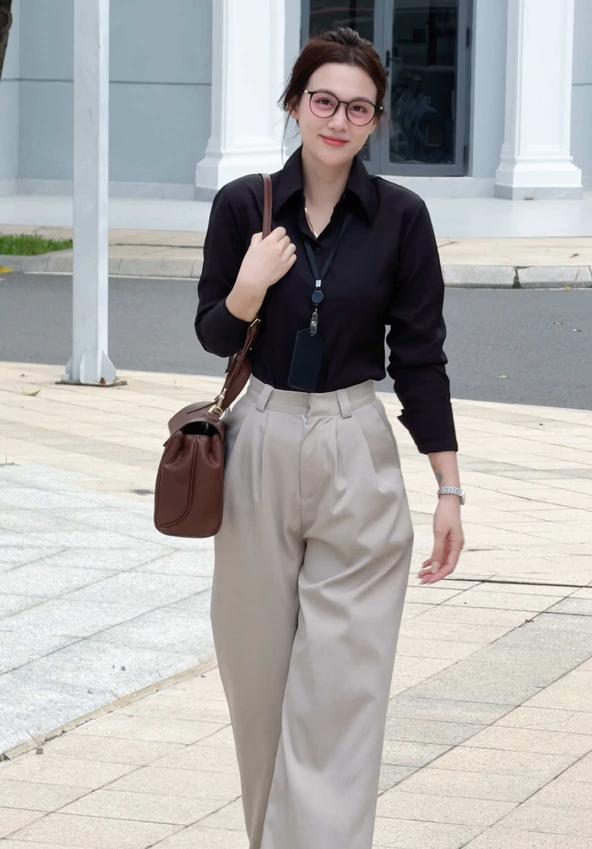 Outfit này mặc đi làm xinh đẹp tự tin hơn hẳn ✨👜 #lamerci #somi #thoitrangcongso #dilammacgi #xuhuong 