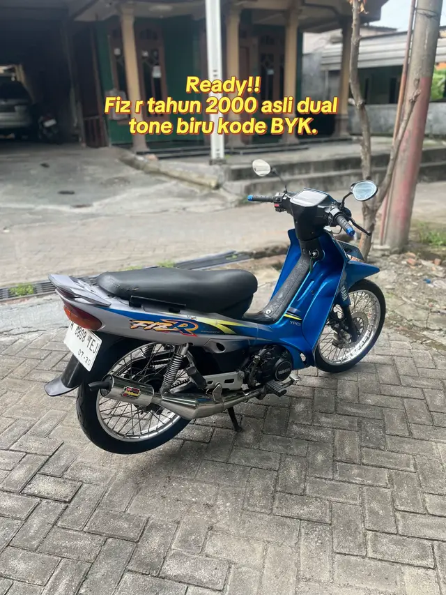 Fiz r tahun 2000 asli warna biru dualtone kode rangka BYK . Ss lengkap hidup panjang 2030 seri plat N pasuruan . Velg tembus YIMM karbu ORI cdi ORI . Body cat strip ori 4us . Tanya” langsung bisa wa atau inbox 083145103716 lokasi gresik selatan . Harga 15 nego sampai deal!