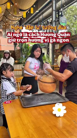 Nghe ‘đập lu’ tưởng đùa, ai ngờ là cách Hương Quán giữ trọn vị gà. #huongquan #huongquandalat #dalat #gadaplu #catamdalat #metcatam #dalatfoodtour #dalatangi #anngon #anngondalat #comgiadinh  