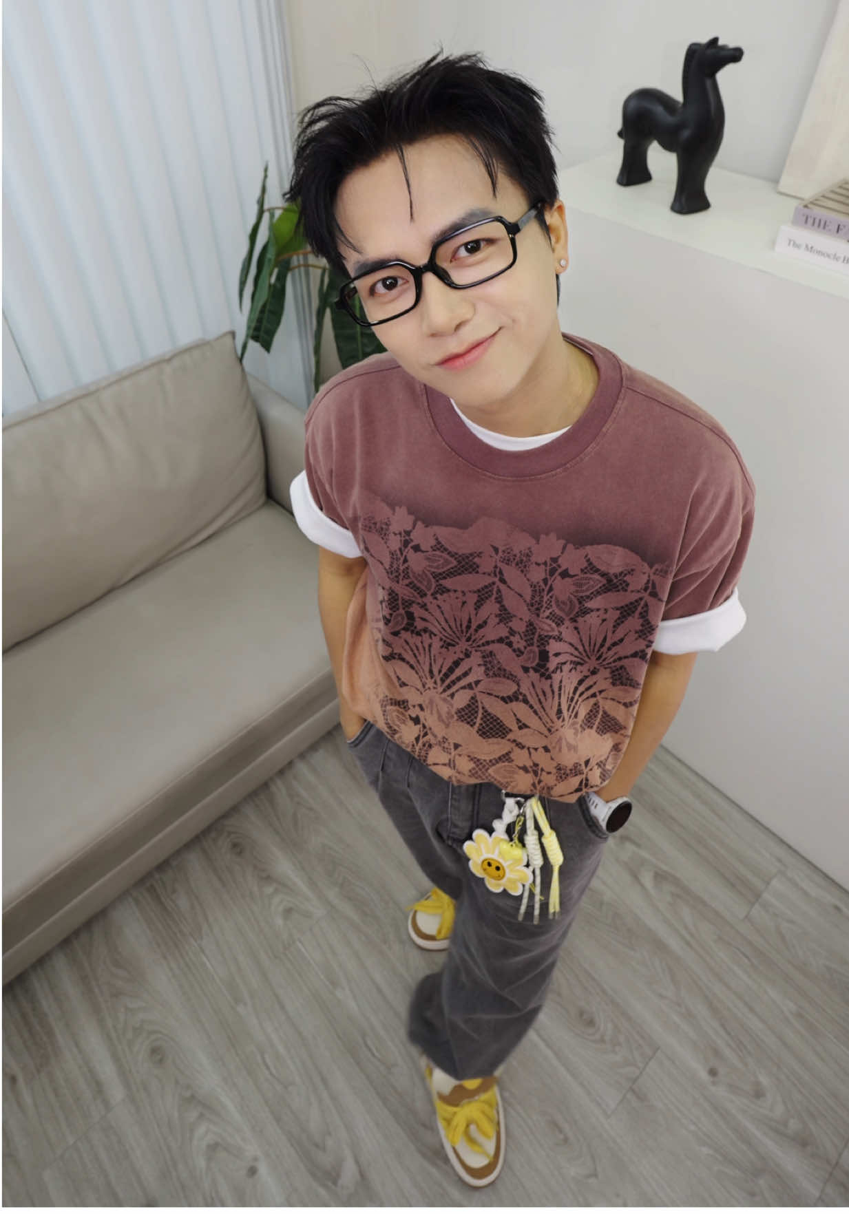 Bữa nay hong đi diễnn, quyết định lên ngay con vlog daily cho các tình iu biết một ngày nghỉ của chủ tiệm Nui cũng bận rộn lắm chứ hong giỡn 🫵 Các tình iu nhớ coi tới cuối clip để nhận quà xịn, và đừng quên vô chờ 