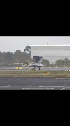 jet rafale f4 pesanan indonesia yg ke 2 dan ke 3 lolos uji coba terbang stelah pengecatan,lambang bendera merah putih pun sudah tertempel di jet rafale f4 indonesia.. 3 jet rafale ini akan di kirim awal tahun 2026 dan akan di susul lagi pertengahan tahun 2026 dan hingga akhir tahun akan di kirim semua... #rafale #dasaultrafale #fypditiktok #fypage #fyp 