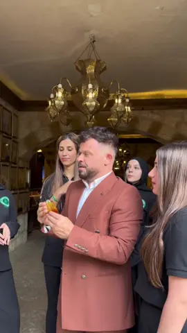 هيدا هو المارد الأحمر، زيت المسك يلي ما بينحطّ عالتياب… بينحطّ عالإحساس😉🔥.                   #khanalsaboun #لبنان  