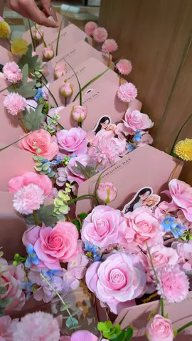 Mẫu hộp hoa bìa thư này được lòng khách An quá #ananflowers #hoasap  #hophoabiathu #nhagiaovietnam #viral 