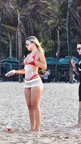 💸 Falou em dinheiro perto dela, o assunto muda na hora! 😂 Pegadinha do dia! #Pegadinha #Humor #TudoPorDinheiro #FicouDeOlhoNoDinheiro #vídeoengraçado 