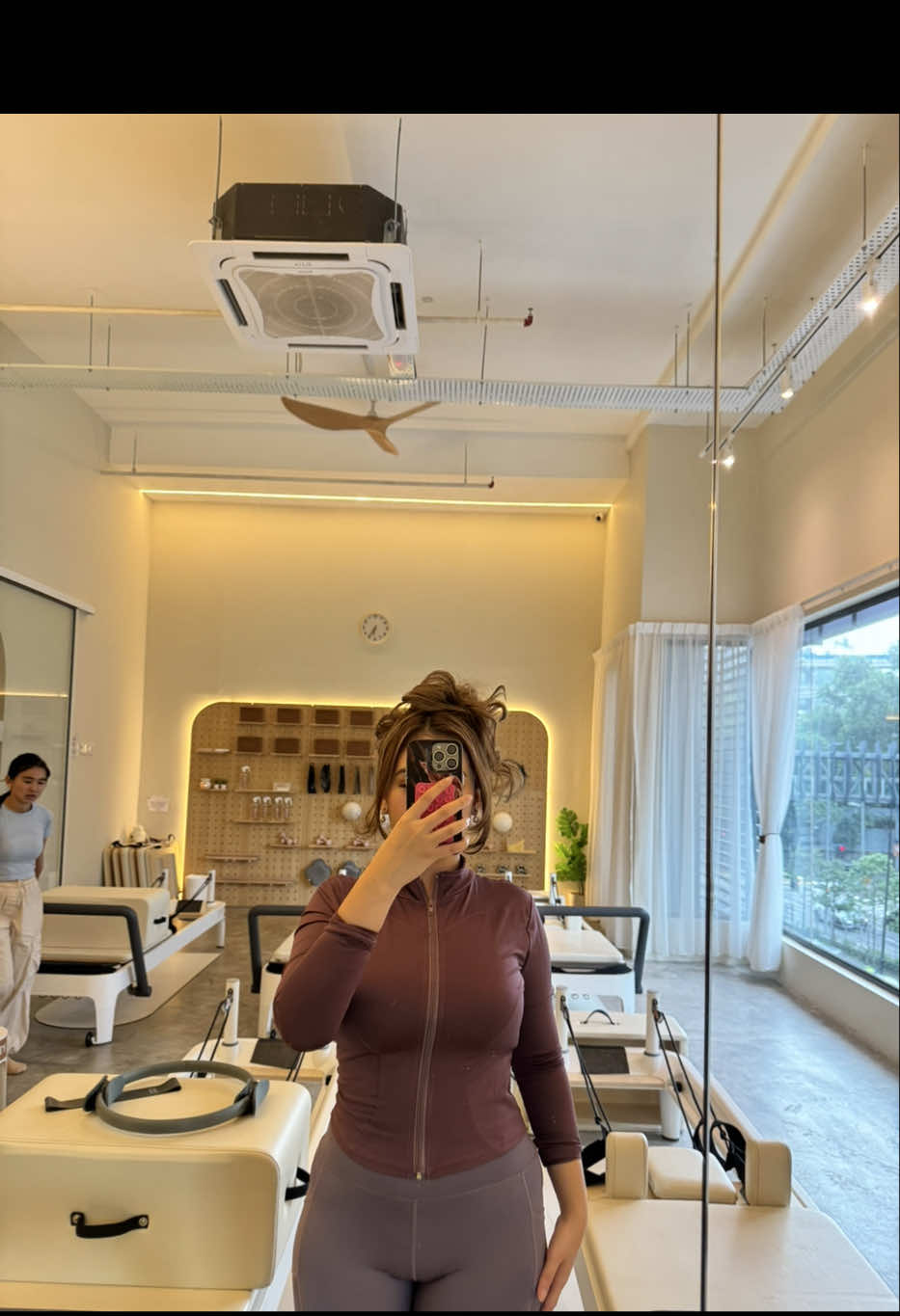 Waktu ditinggalin ku gamau kalah walau ku ngeselin aku ga pernah salah 