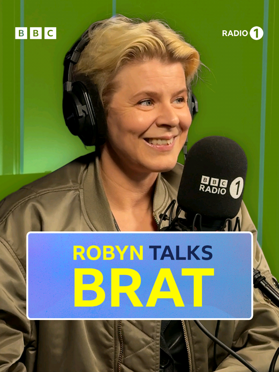 ugh she's so julia 😫💕 listen to the new music show tonight from 6 to hear @Robyn 's first song in 7 years