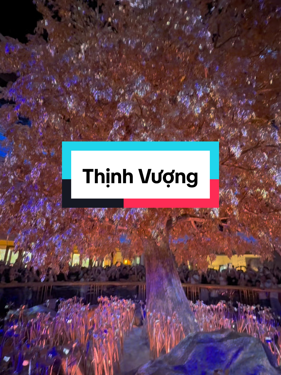 Một cây tiền làm từ 2 tỏi 🗽 vàng nguyên chất, với 999.999 chiếc lá đều được chế tác từ vàng ròng-Macau thực sự lấp lánh với sự xa hoa của mình.#wynn #macautiktok🇲🇴 #thanhcongtravel #dulichtrungquoc 