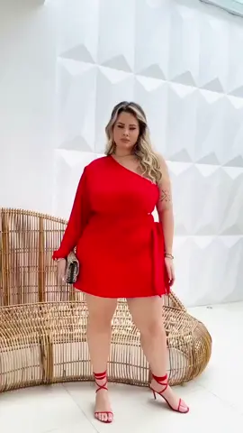 ❤️ Vestido Perfeito para Arrasar! ✨ Destaque-se com este Vestido Curto Plus Size Vermelho de uma manga só, super elegante e perfeito para festas ou eventos casuais! #ModaPlusSize #VestidoVermelho #LookFesta #Elegância #CurvasPoderosas