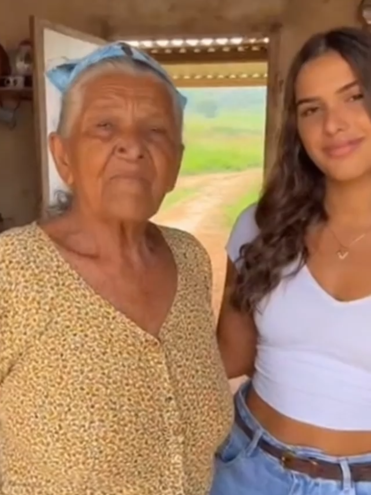 Minha neta está procurando um homem decente, será que é ocê?