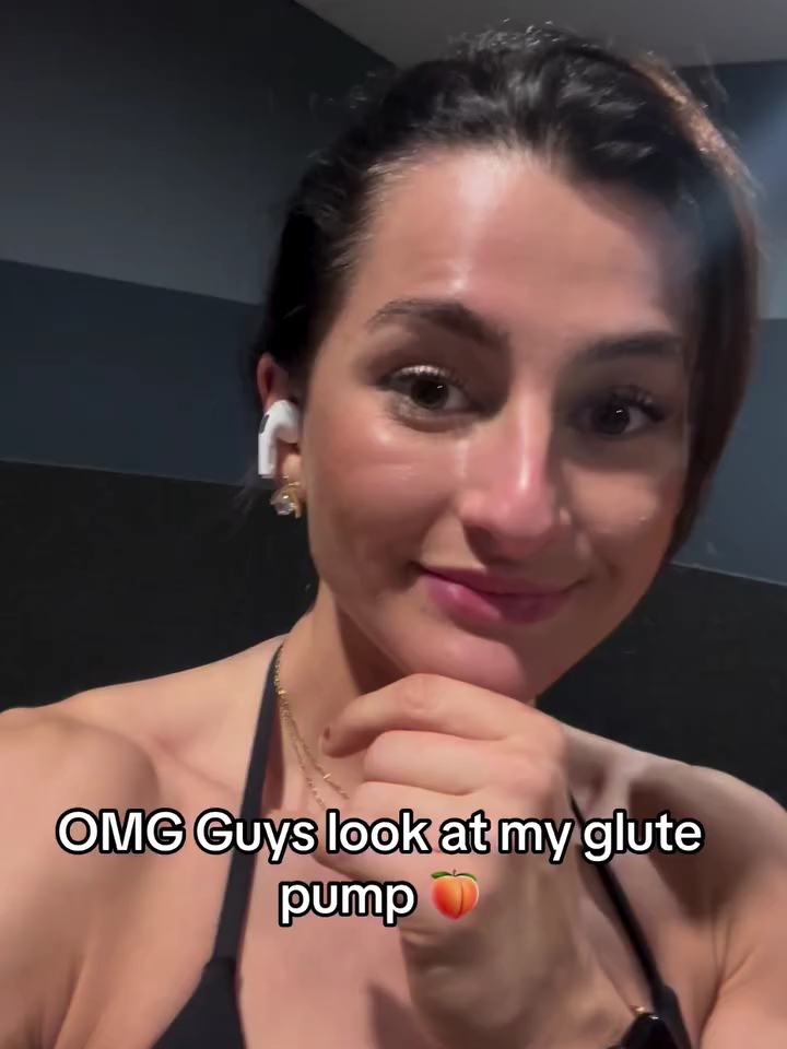 Nadine #muscle #ivanstressmanfbb #musclemommy #flex #biceps #volimzenerazvijene #bodybulding