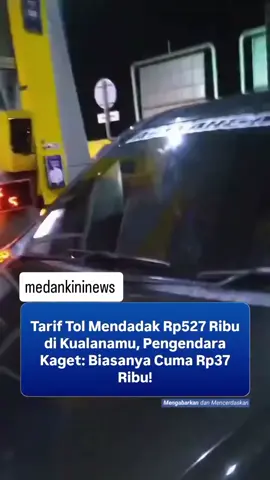Tarif Tol Mendadak Rp527 Ribu di Kualanamu, Pengendara Kaget: Biasanya Cuma Rp37 Ribu! Seorang pengendara dibuat terkejut setelah mengetahui tarif tol yang biasanya hanya Rp37 ribu, tiba-tiba membengkak menjadi Rp527 ribu saat melintas di Gerbang Tol Kualanamu. Peristiwa tersebut viral di media sosial setelah diunggah oleh pengendara yang melaju dari Gerbang Tol Teluk Mengkudu menuju Gerbang Tol Kualanamu. Dalam unggahannya, ia memperlihatkan bukti tarif yang tidak wajar dan mempertanyakan hal itu kepada petugas tol. Dugaan sementara, kejadian ini terjadi akibat adanya perbedaan data kendaraan pada sistem transaksi tol elektronik, sehingga sistem menghitung tarif secara keliru. Petugas tol yang menerima laporan langsung melakukan pengecekan dan klarifikasi. Setelah proses pemeriksaan, gerbang tol akhirnya dibuka dan masalah berhasil diselesaikan tanpa kendala lebih lanjut. #tol #kualanamu #viralvideos 