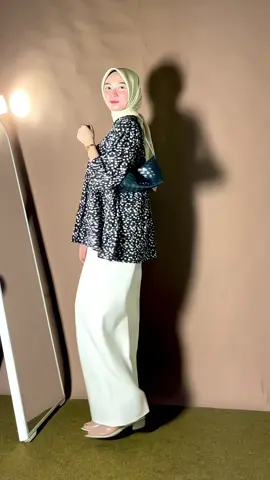 Outfit cantik & rapi pakai blouse rayon motif + ara pants by @KEN ARUM ✨ #blousewanita #blousemurah #loosepants #celanaantikusut #outfitideas 