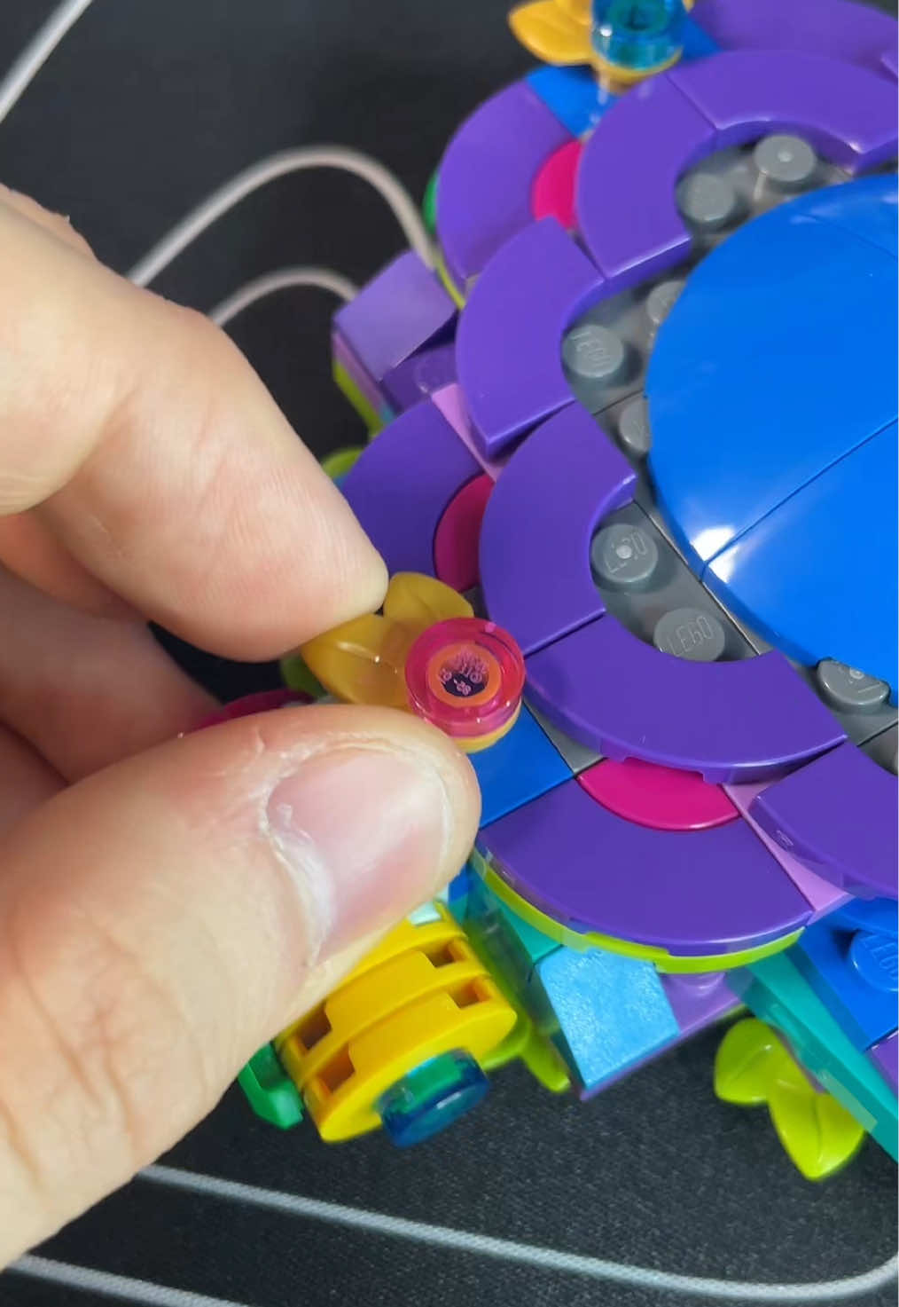 what‘s wrong with my LEGO peacock? 🥺🌱 #lego #legostarwars #legocreator #legomoc #millenniumfalcon 