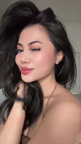 Lagiii  Eyshadow - esqa  Skintint - esqa  Contour - rare beauty Eyebrow - benefit Blush on - bitty balm esqa  Concealer - natasha denona  Setting powder - charlotte tilbury Lip product - esqa bitty balm serene + makeover lip gloss 