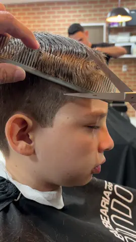 #cortedecabelo #asmrbarbershop #asmrvideo #asmr #asmrsounds 