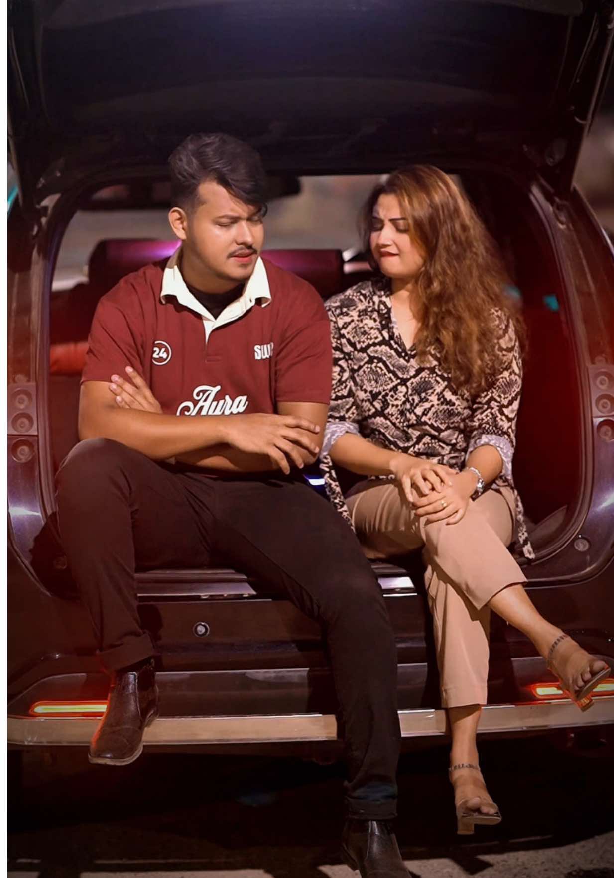 এভাবে তাকিয়ে থাকতে নেই😅 নজর লেগে যাবে😒