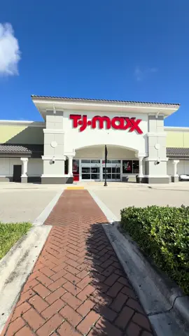 Let’s shop girlies @TJ Maxx #tjmaxxfinds #christmasfinds #tjmaxxbags #tjmaxxgiftsets #tjmaxxshopping 
