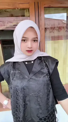 Vestnya unik luccuu ada lubang”nya😍mumpung produk neww gercepin kuyy🔥#vest #vestwanita 