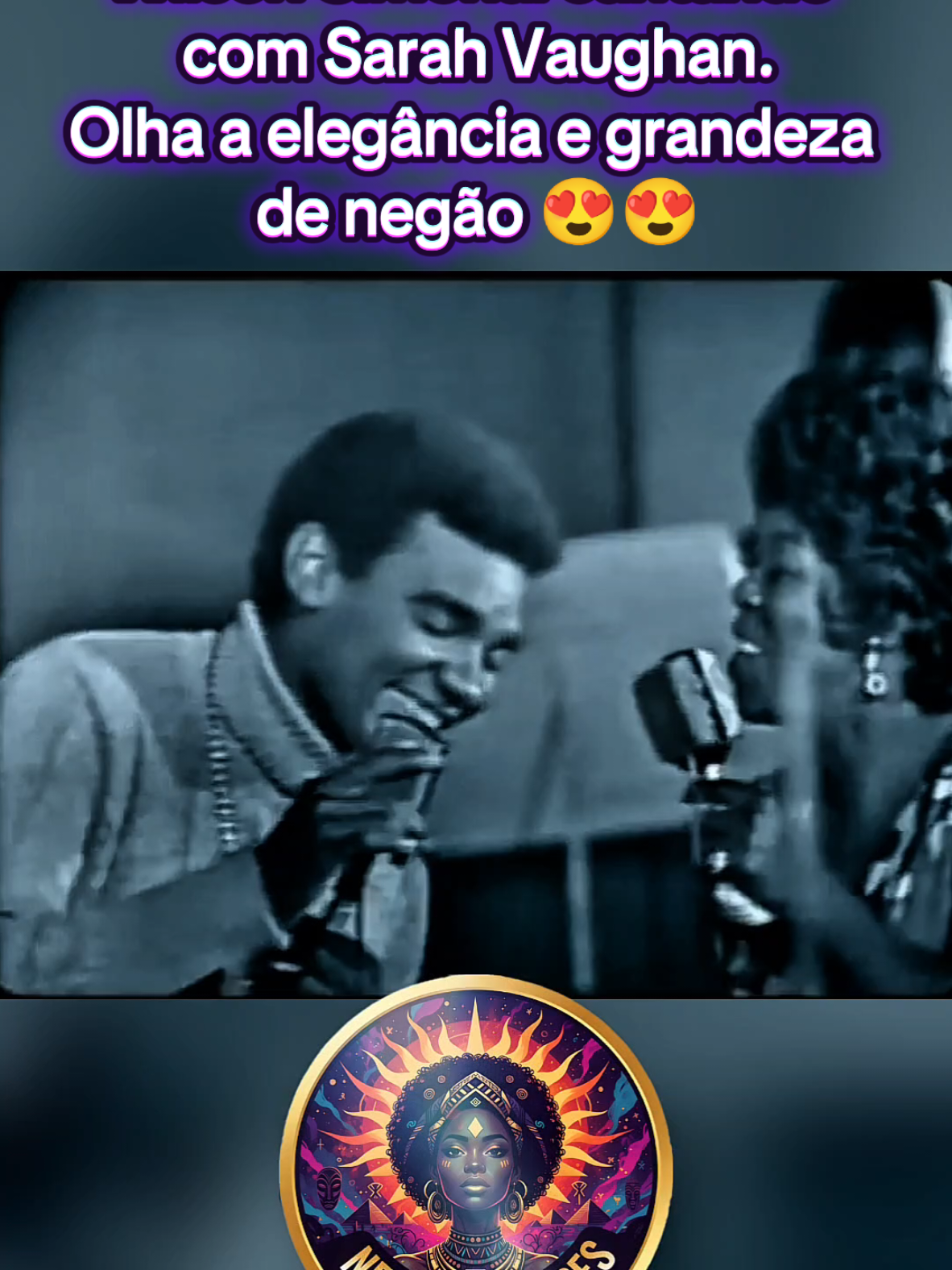 Esse vídeo é de arrepiar, de ficar deslumbrado. Simonal tinha uma voz e uma elegância singular. Na época muitos diziam que ele era marrento, comentários advindos do racismo que não aceitava um negro que não fosse acanhado, calado e passivo. Simonal era O Cara! #mpb #wilsonsimonal #sarahvaughan #music #power