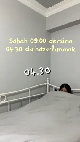 Çok hasta olduğum bir günün sabahı yoksa makyaj da yapardım :’) sadece pazartesileri erken kalkmıyorum onun dışında benim rutin budur… #fyp 