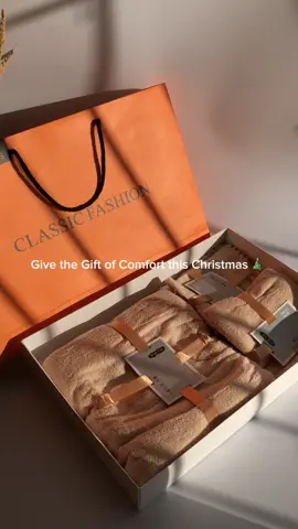 Make their holidays extra cozy with the perfect towel gift set #giftset #towelgiftset #christmasgift #christmasgiftideas #giftideas 