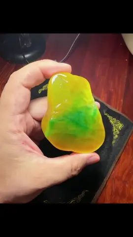 （ဒမာကမ်း）稀世双彩，翠中臻品，大马坎黄加绿翡翠，质细水足色交融，腕间流转的传世荣光 #验资看货 #ကျောက် #翡翠的光学魅力 #支持预定 