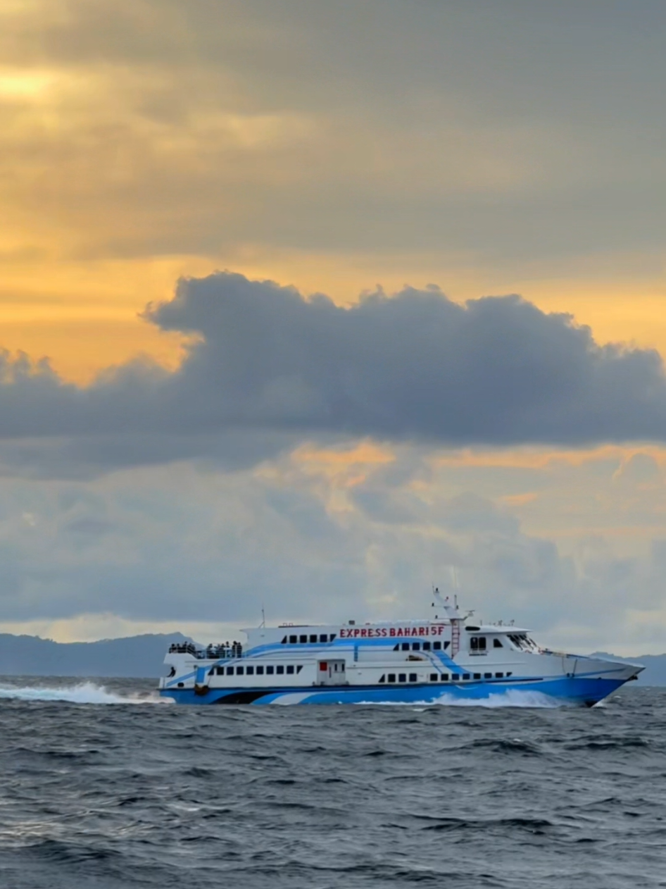 anda ketinggalan kapal atau butuh cepat banda aceh sabang kami siap melayani antar jemput bosku cuma 7jtaan aja langsung gaspol bosku @James Bnd @𝓑𝓵𝓪𝓬𝓴_𝓶𝓪𝓶𝓫𝓪  #sabangtrip_ #fyp #CapCut #viral #tiktok 