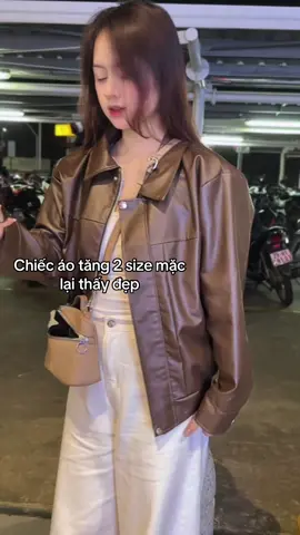 Khoác dáng ngắn nên mấy bà tăng size như tui sẽ đẹp hơn nha #OOTD #aokhoac #aoda 