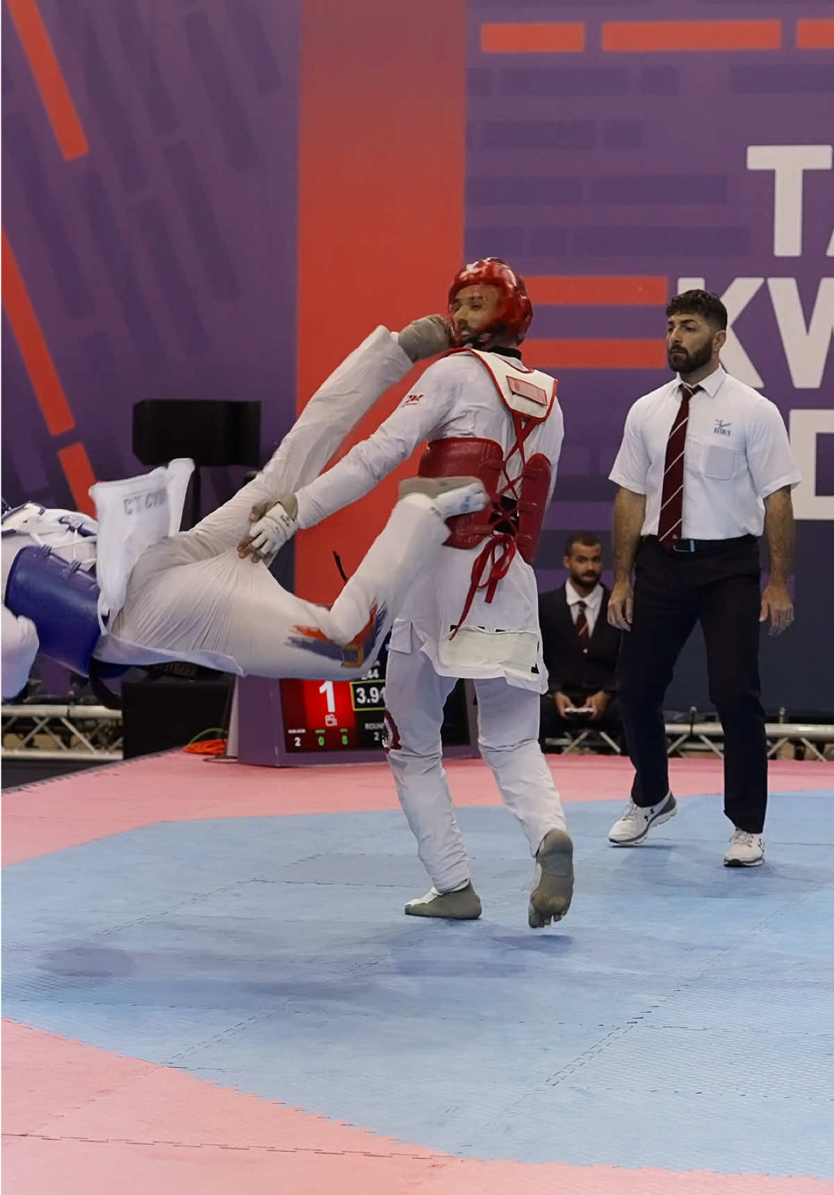 Only Taekwondo can do this. 🔥 🎞️ FITA / @lucanoris  #Taekwondo #SportsTikTok #martialarts #itatkd 
