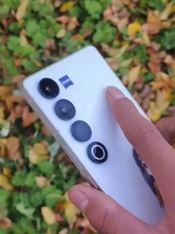 Thứ duy nhất được đánh giá tốt là thiết kế và nền FlymeOS của nó,còn lại thì bị chê rất nhiều #ZhenGhemyth #Meizu21Pro 