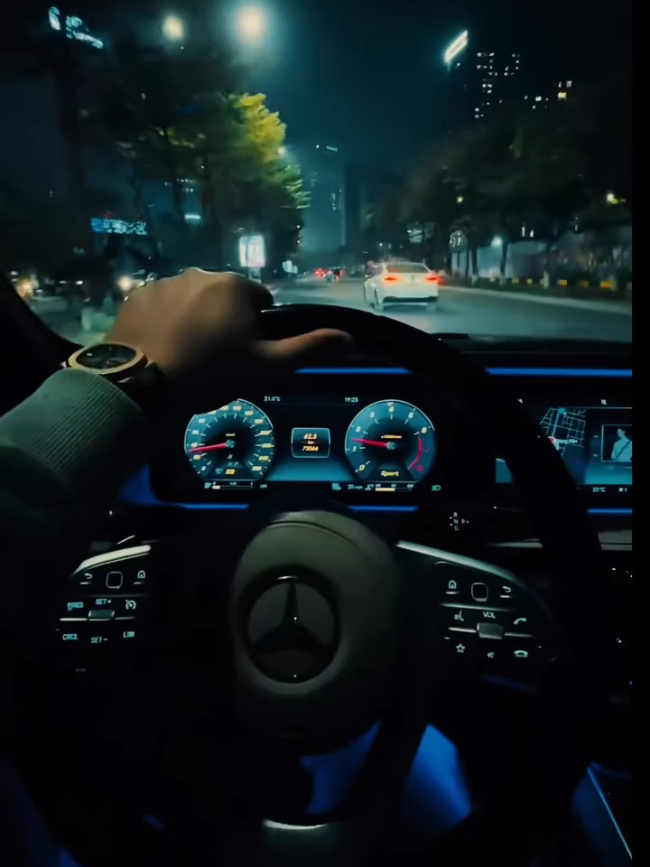 Điều đáng sợ nhất đối với mỗi người là mỗi ngày thức dậy và nhận ra trong cuộc sống mình không có người và điều gì để chờ đợi, cố gắng.