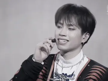 tụi em luôn ở bên Vũ nhé, anh không hề đơn độc đâuuu nheee. Mong anh giữ gìn sức khỏe, và tự cho mình thời gian để bình yên,nghỉ ngơi, và vượt qua khoảng thời gian này. Và tin rằng bố anh ở nơi xa vẫn luôn tự hào và dõi theo anh từng ngày. Thương Vũ nhiều lắm ❤️‍🩹🤍 #khoivu 