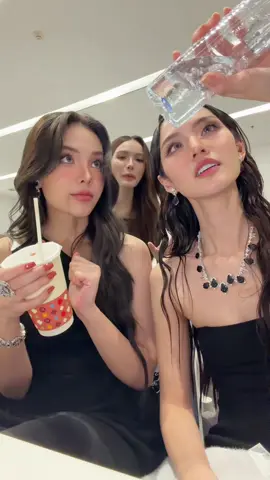 เกือบเท่ เลยฮะ @sonya @Charlotte A. 