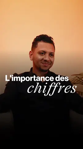 J'ai vu trop d'entrepreneurs mettre la clé sous la porte, perdus dans des chiffres qu'ils n'analysent pas. Il y a ceux qui rêvent de croissance, mais nagent en perte… et continuent à vouloir grandir sans regarder la réalité en face. L'un des gérants de restaurants que nous avons accompagnés en est un parfait exemple. Il ne réalisait pas qu'il était dans le rouge ! Grâce à une analyse minutieuse de son bilan, effectuée par notre consultant expert, une lumière s'est allumée. Il a fait les ajustements nécessaires et cette année, il va annoncer un bilan positif ! Ne commencez pas par chercher la croissance sans avoir mis les chiffres au clair. C'est essentiel. Il faut d'abord avoir la clarté sur le fonctionnement de votre business et connaître vos marges réelles, après dépenses. Une fois que vous avez vos chiffres bien en main, là seulement vous pourrez viser haut et grandir de manière durable. Si vous ne savez pas comment faire, n'hésitez pas à vous faire accompagner. C'est une décision stratégique pour ne pas répéter les erreurs du passé.