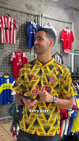 What happens when Mikel Merino gets control of the shop playlist 😅 New episode of Shirt Shopping dropping soon 👀 @Ellis Platten ⚽️  #fyp #merino #arsenal #london #spain