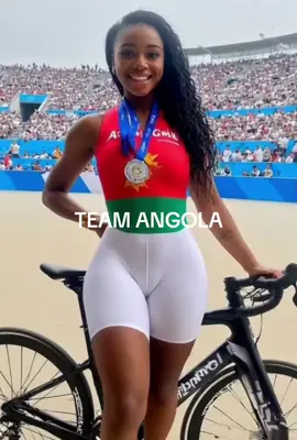 TEAM ANGOLA Cyclists taking their bikes. The scene captures strength, flexibility and happyness. #sportwomen #aigirl #fyp #cyclist #foryoupage❤️❤️ 