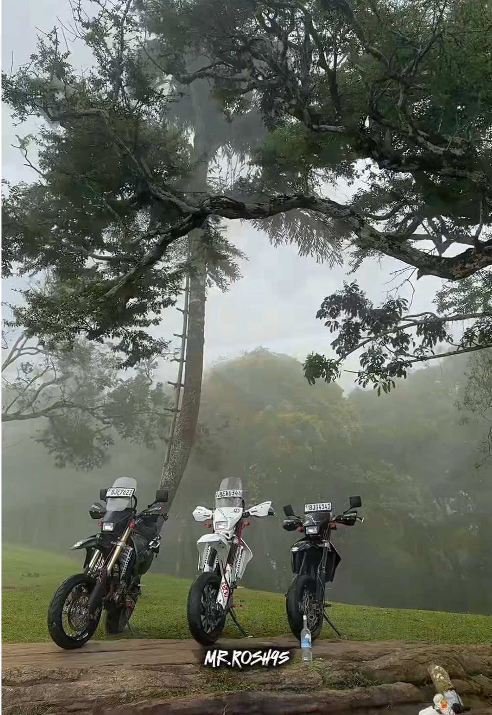 Guess the place 🍃⛰️😫 #mr_rosh95💫 #drz400sm  #hulangala #travel #camping  @@ 𝕯𝖚𝖒𝖎𝖓𝖉𝖚 @  @Backyard Biker  @Viraj Wadduwage 