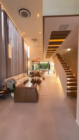 ✨ Um espetáculo de arquitetura e conforto na Riviera de São Lourenço.🕊️ Disponível para venda. 🏝️ A poucos passos da praia, essa casa redefine o conceito de viver bem. 📐 539m² de terreno | 622m² de área construída 💎 6 suítes, incluindo uma master de tirar o fôlego 🚗 4 vagas com carregador elétrico 🔥 Praça de fogo, parrilla caminetto, sauna a vapor, piscina aquecida e elevador para seis pessoas 🏡 Ambientes amplos, integrados e pensados nos mínimos detalhes — puro conforto em três pavimentos de luxo. 💰 R$ 18.000.000,00 📍 Riviera de São Lourenço – localização privilegiada 🔎 Saiba mais em @modulosrivieraimoveis © 2025 Copyright todos os direitos reservados a Módulos Riviera Imóveis. Fica proibida qualquer reprodução dos vídeos e fotos sem prévia autorização.